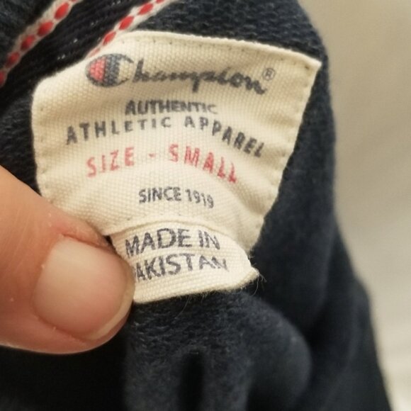 Champion sweatshirt - Picture 2 of 8